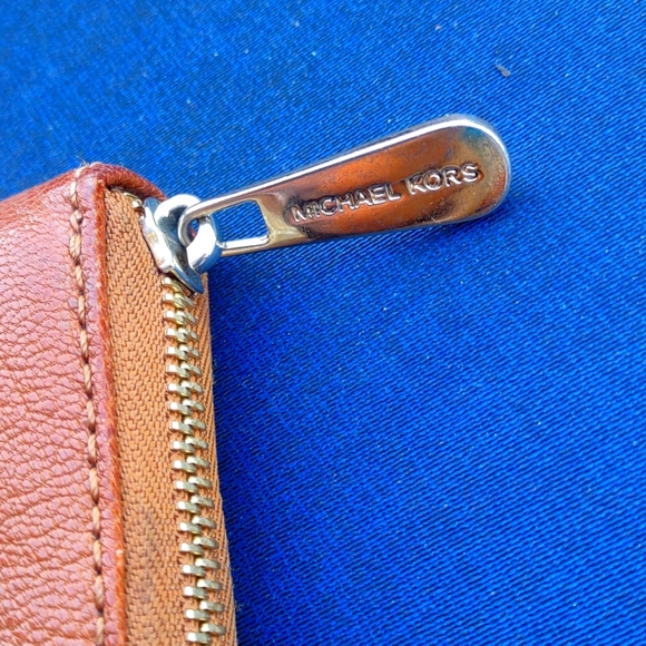 Brown Michael Kors Zip Around Leather Wallet EUC - Picture 7 of 11